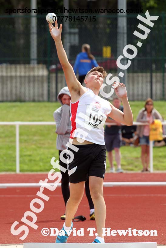 Boys under-15s shot putt, Northern Under-13s, U-15s and 17s Championships. Photo: David T. Hewitson/Sports for All Pics